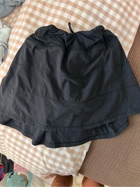 Lululemon size 6 skirt